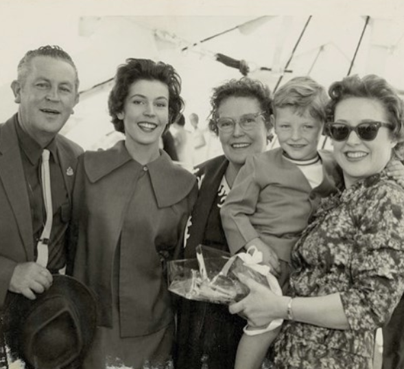 Helen Reddy's family (from left to right - Max (Helen’s father), Helen, Stella, Tony Sheldon, and Toni Lamond)