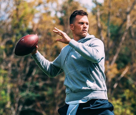 Tom Brady Throwing The Ball