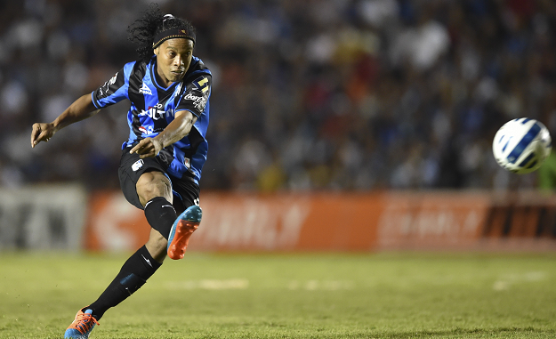 Ronaldinho Shooting The Ball