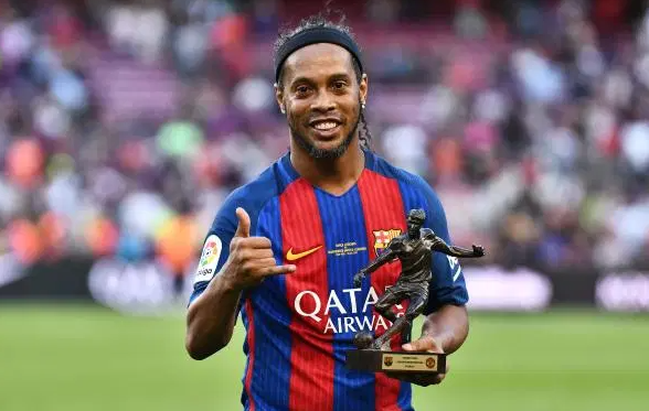 Ronaldinho with Award