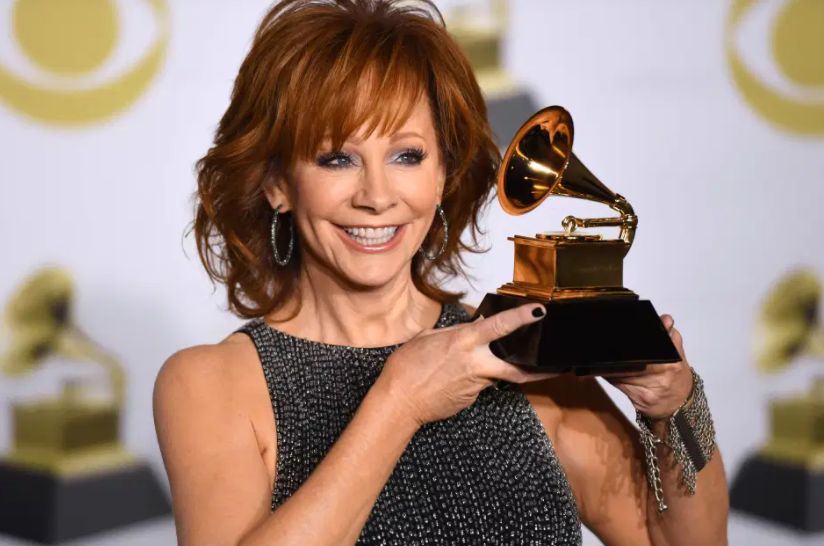 Reba McEntire with Award