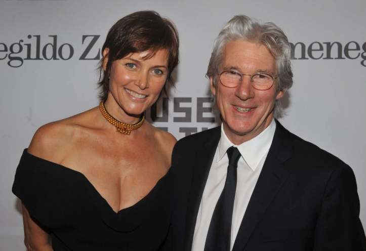 Carey Lowell and Richard Gere finalizes divorce