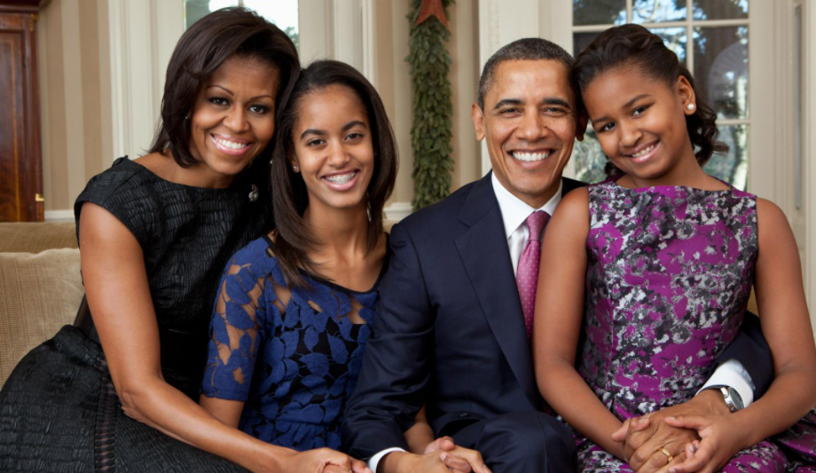 Sasha Obama with her father, mother and sister