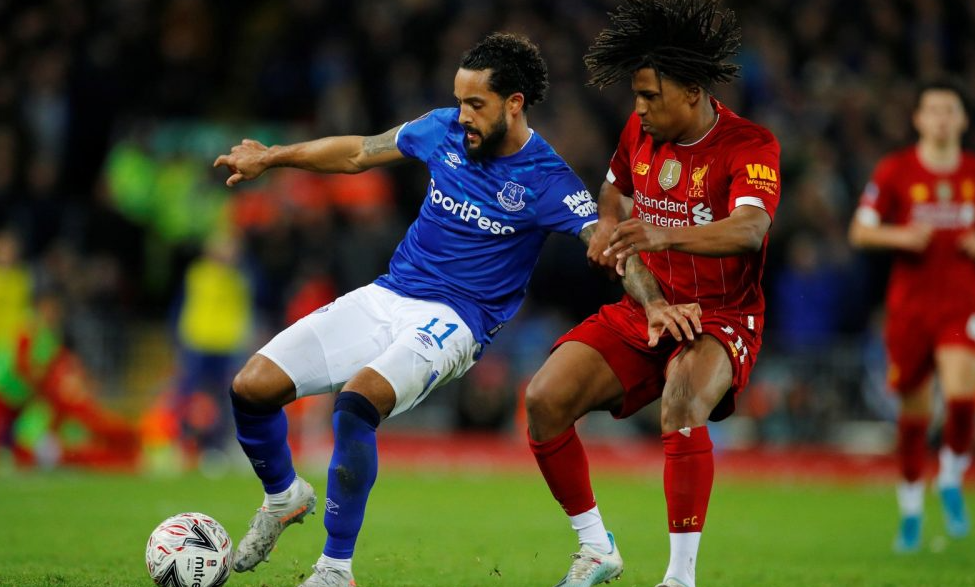 Theo Walcott against the opponent