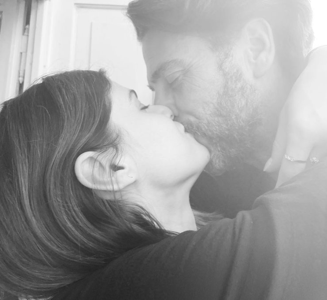 Baywatch actress, Alexandra Daddario Kissing Her Boyfriend, Andrew Form