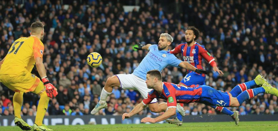 Sergio Aguero Tackling With The Opponent