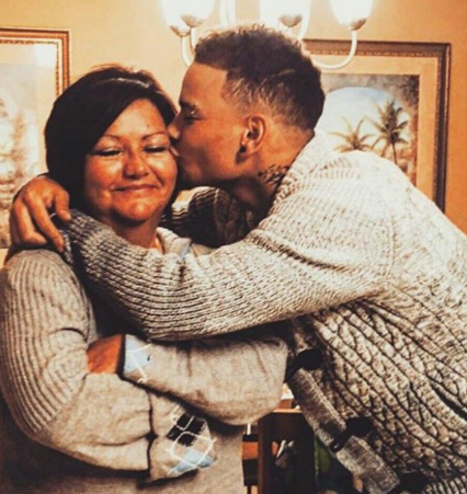 Kane Brown with his mother