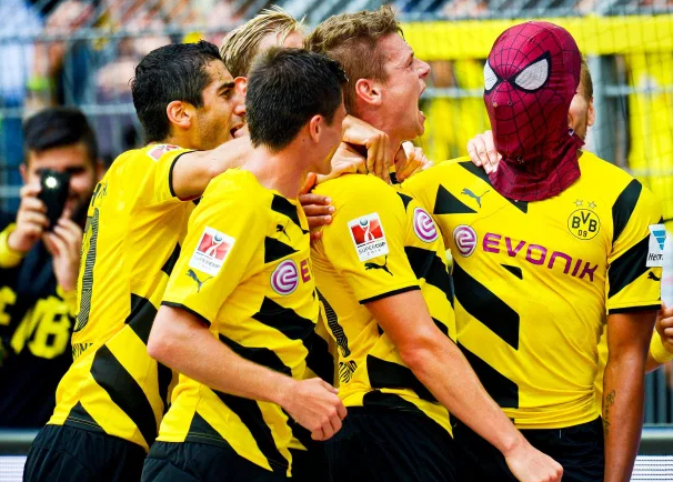 Pierre-Emerick Aubameyang celebrated the goal by wearing a Spiderman mask