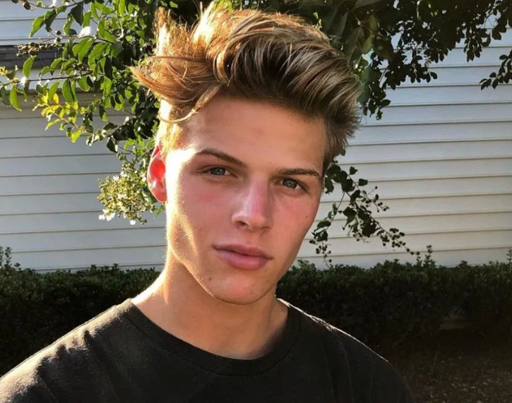 Sam Dezz Bio, Net Worth, Facts, Age, Height, Nationality, Girlfriend ...