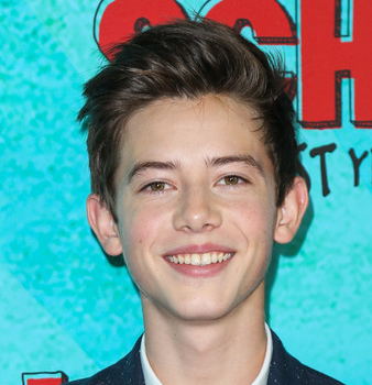 Griffin Gluck Birthday and Wiki, Bio, Net Worth, Affair, Married ...