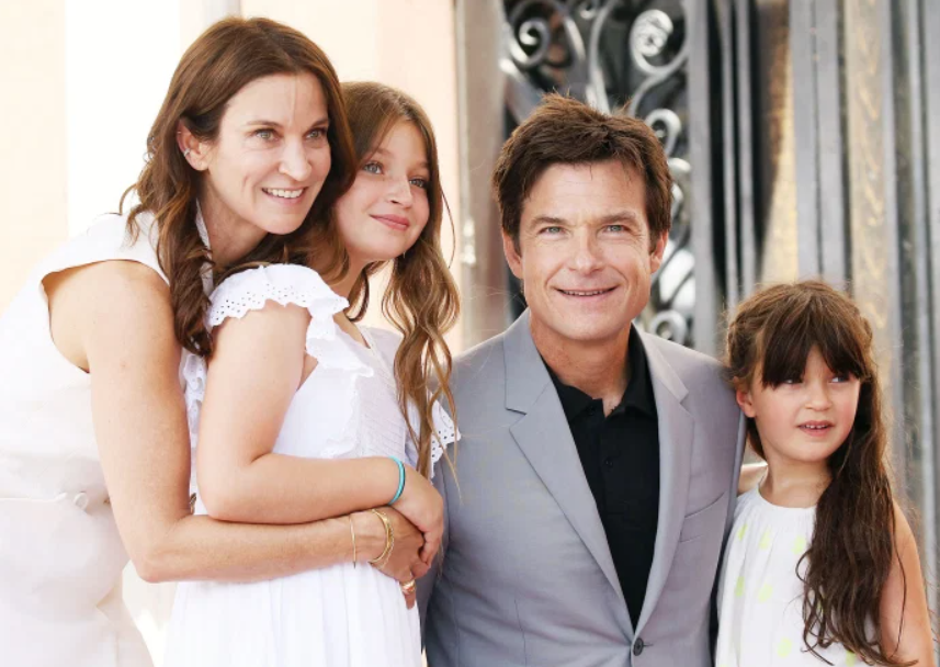 Jason Bateman and his wife, Amanda Anka and their daughters