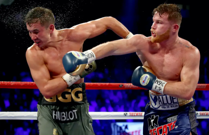 Canelo Alvarez punching against the opponent