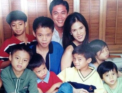 Mikael Daez With His Family