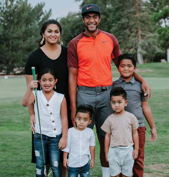 Tony Finau with his wife and childrens