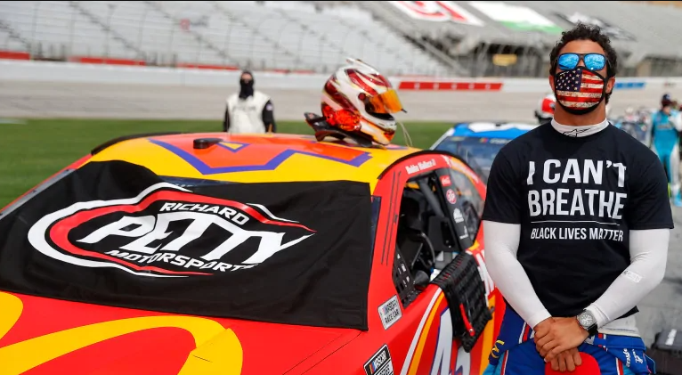 Bubba Wallace races in Black Lives Matter car after Confederate flag ban