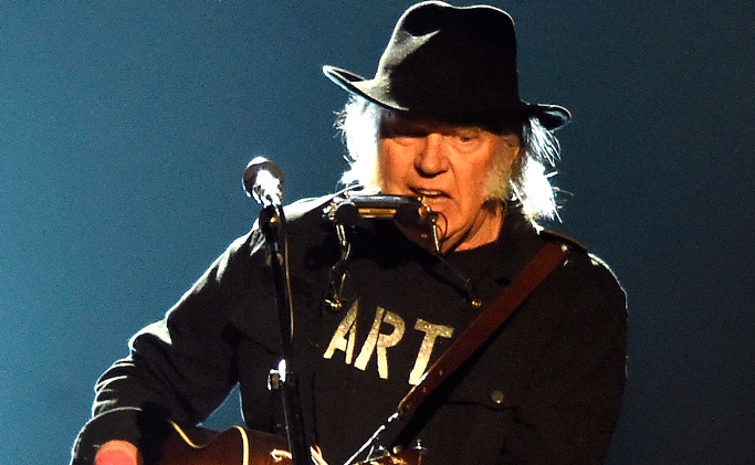 Neil Young - Bio, Birthday, Wiki, Facts, Net Worth 2020, Married, Wife ...