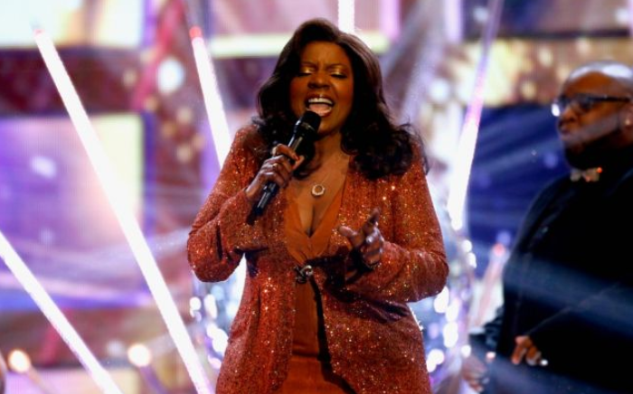 Gloria Gaynor Singing