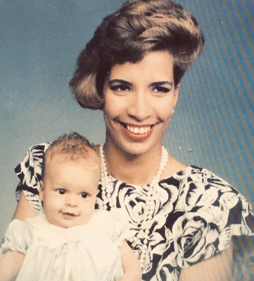 Rebecca King-Crews ja hänen ensimmäinen lapsensa Naomi