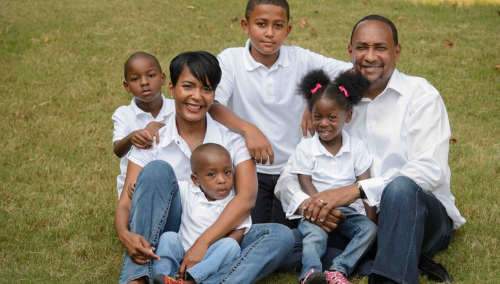 Keisha Lance Bottoms with her husband and child 1