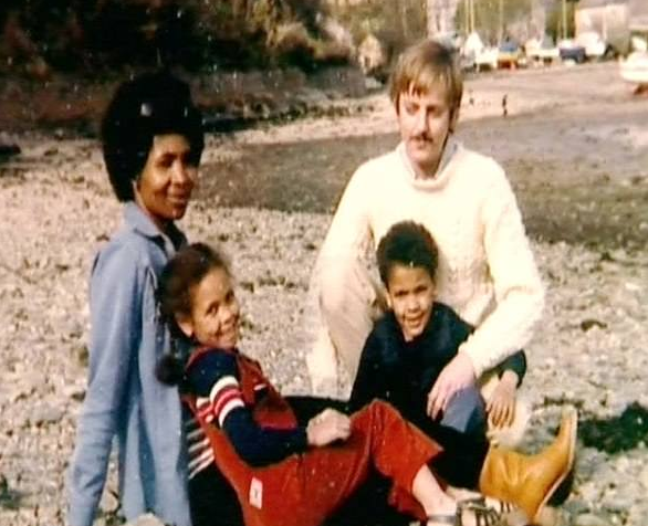 Thandie Newton's Childhood Picture with her mom, dad and brother