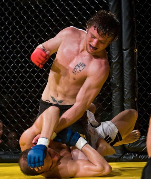 Tom Elliott, a professional MMA Fighter