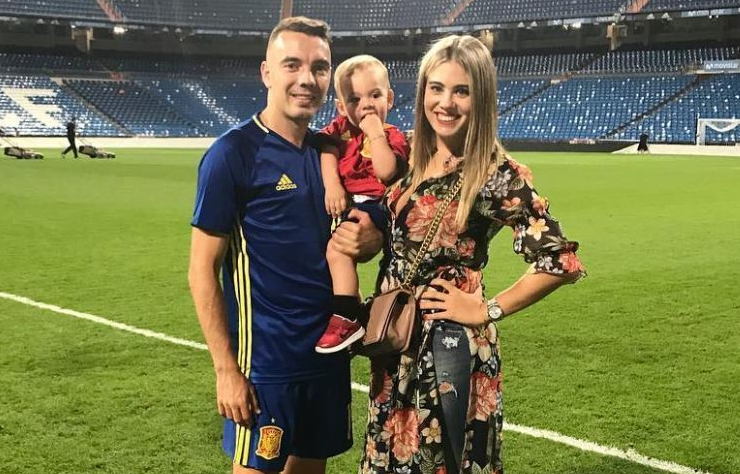 Aspas with his wife, Jennifer Rueda and little Thiago
