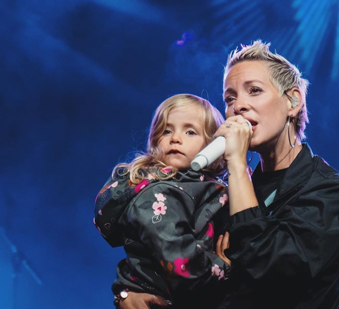 Marie-Mai and her daughter, Gisele appeared on stage