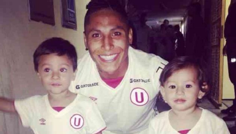 Raul Ruidiaz with his son and daughter