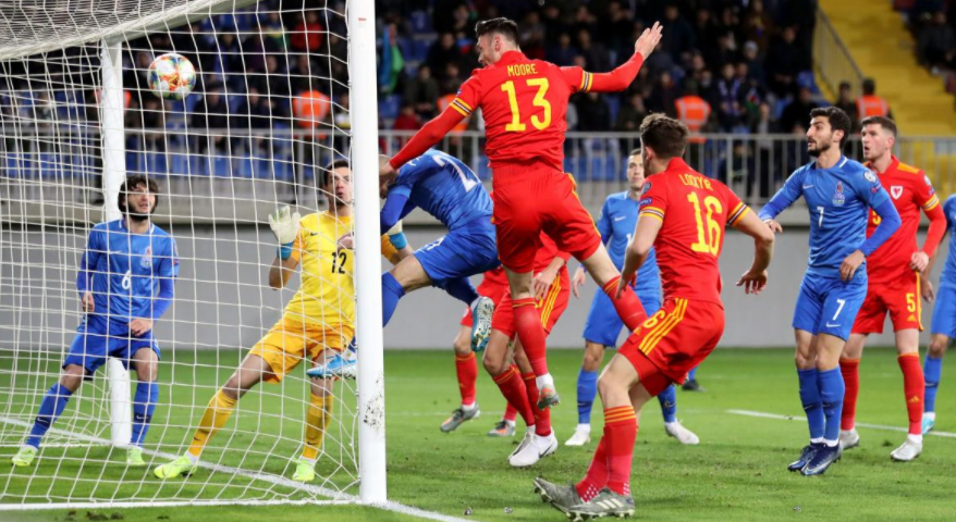 Kieffer Moore scoring the goal through head ball