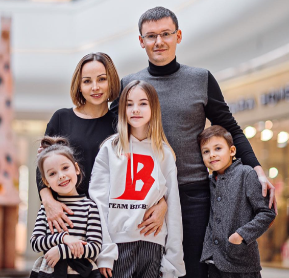 Daneliya Tuleshova with her parents and two siblings