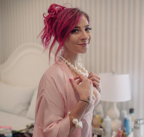 Gabbie Hanna, American singer-songwriter, author, as well as an actress 