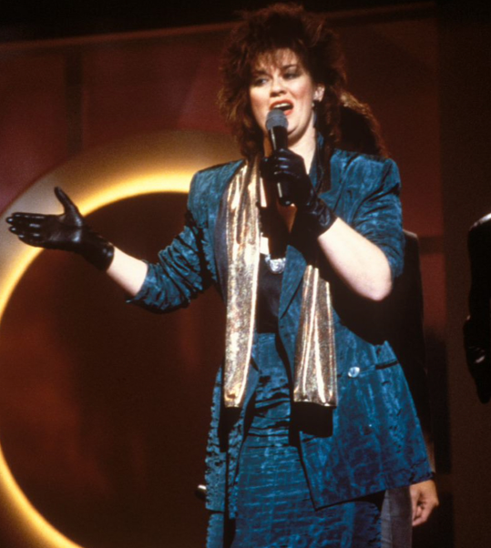 K. T. Oslin Singing