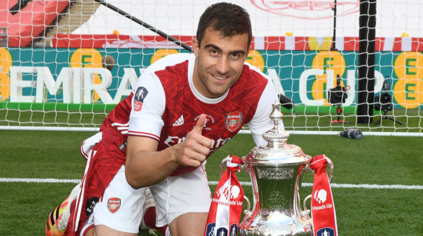 Sokratis Papastathopoulos wih Cup