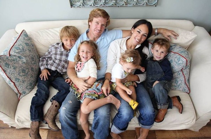 Chip Gaines with his wife and kids