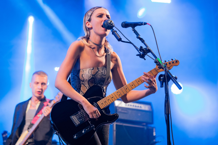 Wolf Alice's Ellie Rowsell Singing