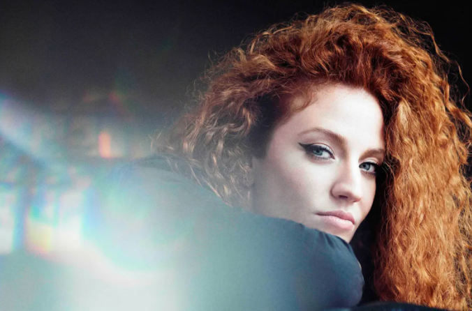 Jess Glynne Biography, Net Worth, Boyfriend, Family, Height, Facts, Award,  Albums, Tour, Nationality