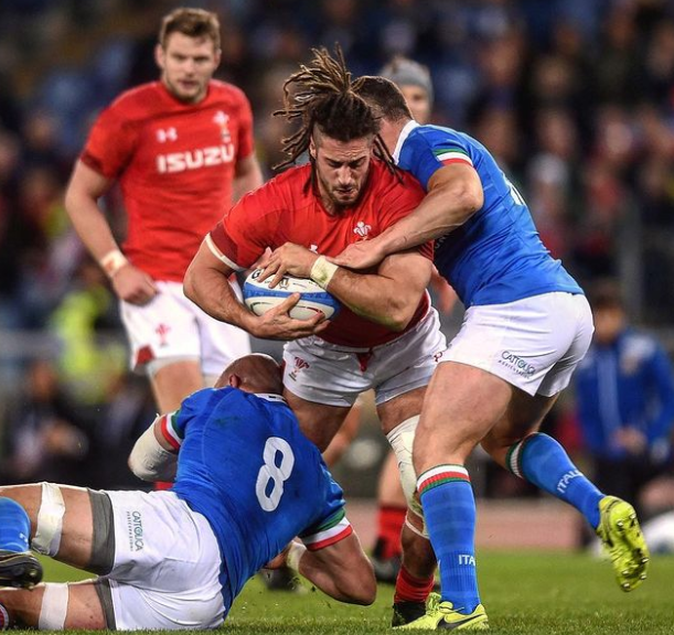 Josh Navidi heading the ball against the opponent