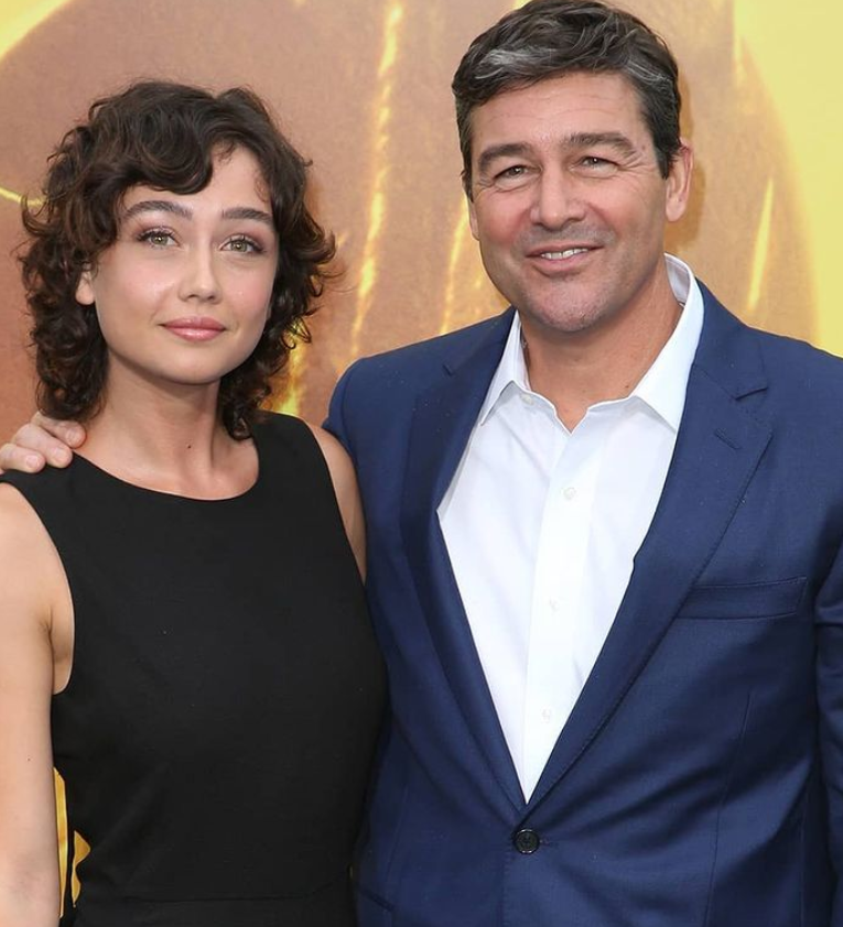 Kyle Chandler with her daughter, Sydney Chandler