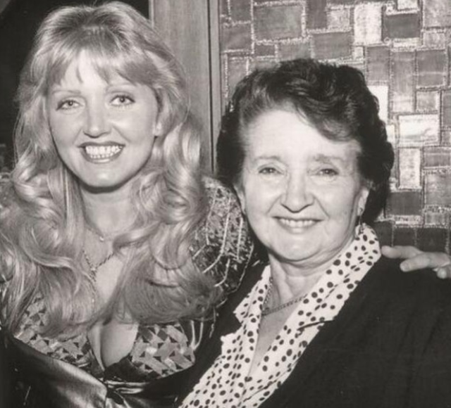 Linda Nolan with her mother