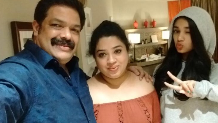 Krithi Shetty with her parents