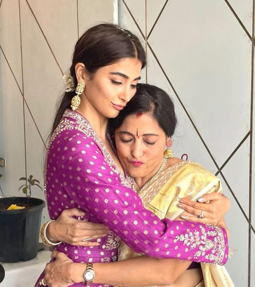 Pooja Hegde with her mom, Latha Hedge