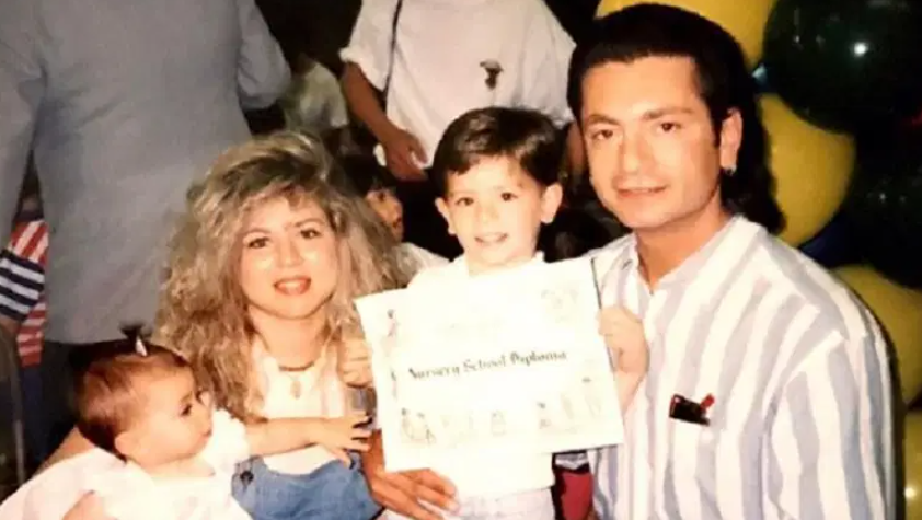 Victoria Caputo with her parents and her brother during her childhood