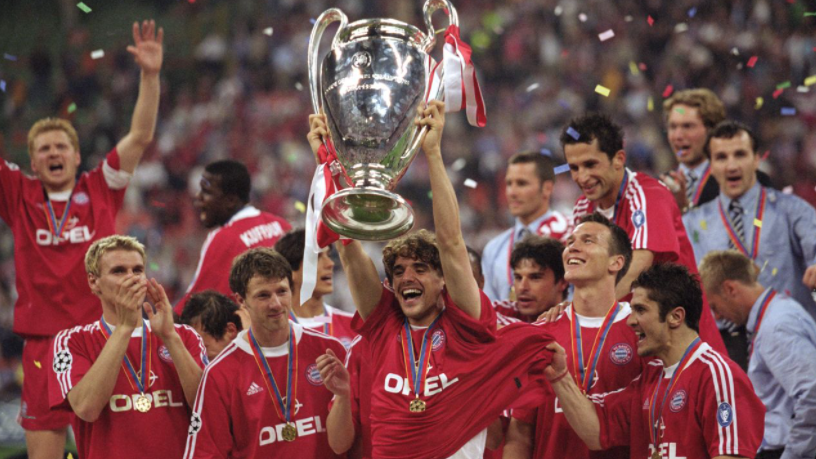 Owen Hargreaves Holding The Trophy