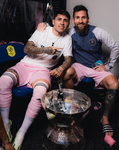 Facundo Farías with Argentine lengend footballer, Lionel Messi