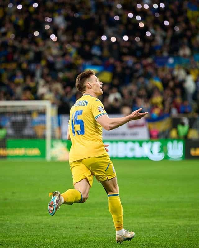 Viktor Tsygankov represents the Ukraine national team