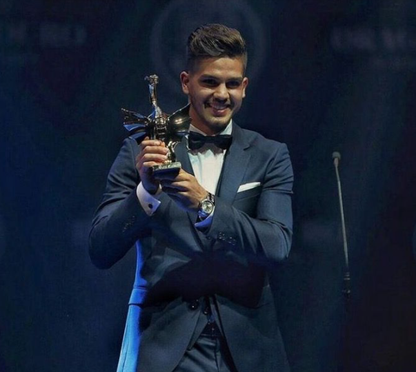 Andre Silva with award