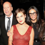 Tallulah Willis (Center) with her parents and siblings